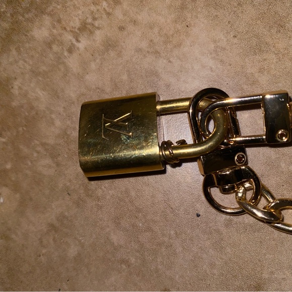 EUC-Authenticated Louis Vuitton Lock with an unbranded chain - Picture 3 of 7
